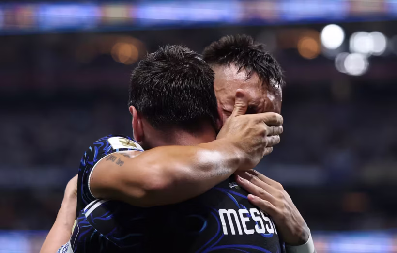 Duas assistências de Messi para gols de Enzo Fernández e Lautaro Martínez, no finalzinho, definiram a vitória da Argentina na semifinal da Copa do Mundo da FIFA 2026™.